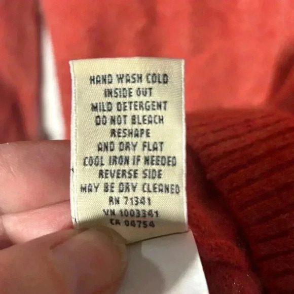 LL Bean 100% Cashmere Sweater Womens V Neck Pullover Classic Size Small. Salmon - Picture 4 of 12